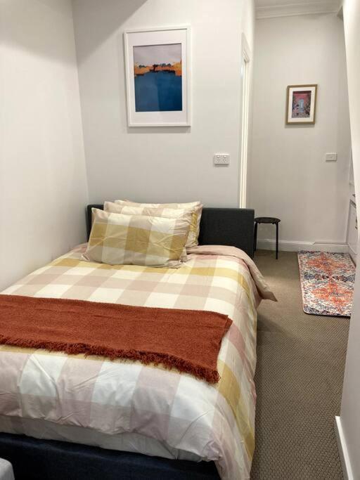 Simple Comfortable Apartment Sydney
