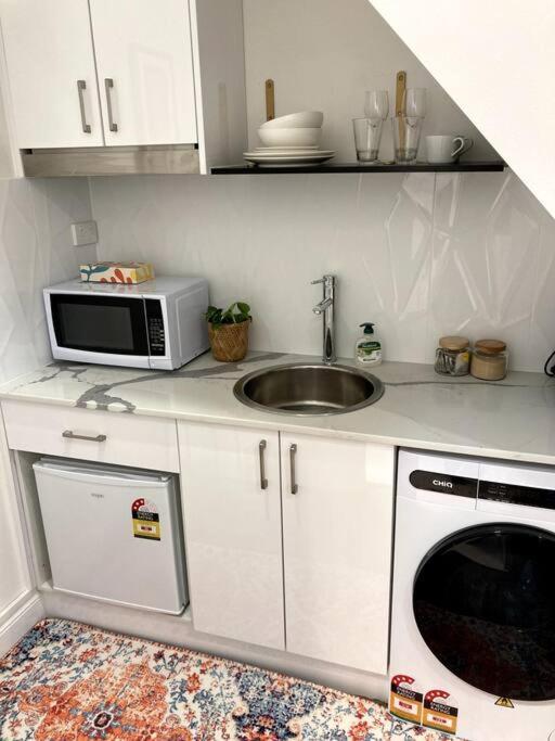 Simple Comfortable Apartment Sydney